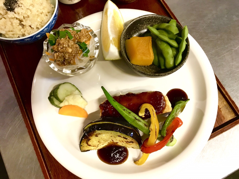 ビタミンカラーの夏野菜と豆腐のステーキ